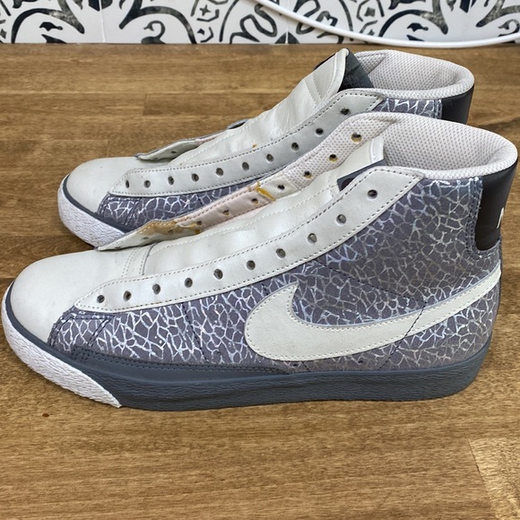 Nike Blazer Iridescent Metallic Summit Sneakers - Picture 3 of 17
